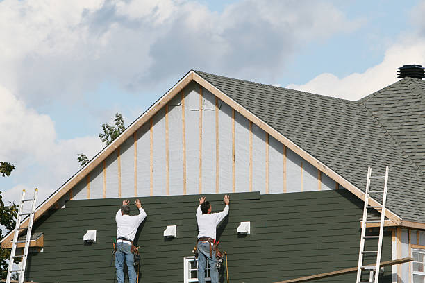Professional Siding Contractor technician working in North Bloomfield, OH